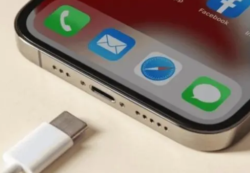 富宁苹果15维修分享iPhone15改USB-C接口后能和安卓用户互借充电器吗 